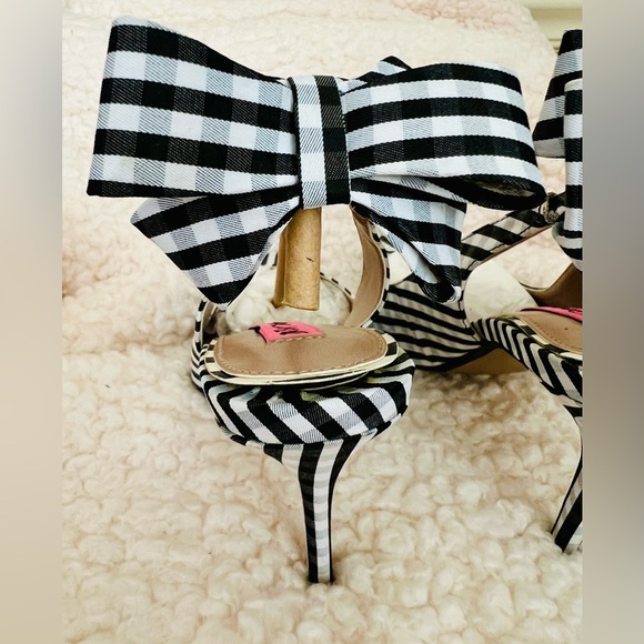 Betsey Johnson Gingham Black and White Heels with Slingback & Decorative Bow 7.5 - Picture 6 of 12